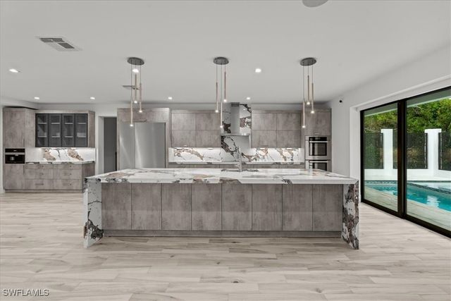 3800 Crayton RD, Naples, FL 34103