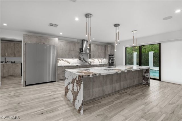 3800 Crayton RD, Naples, FL 34103