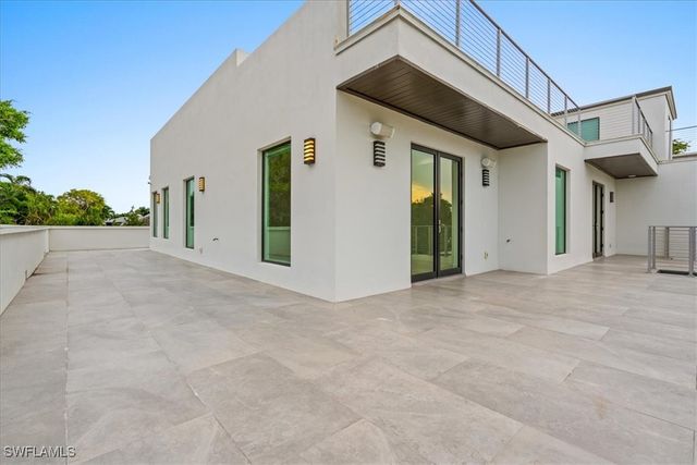 3800 Crayton RD, Naples, FL 34103