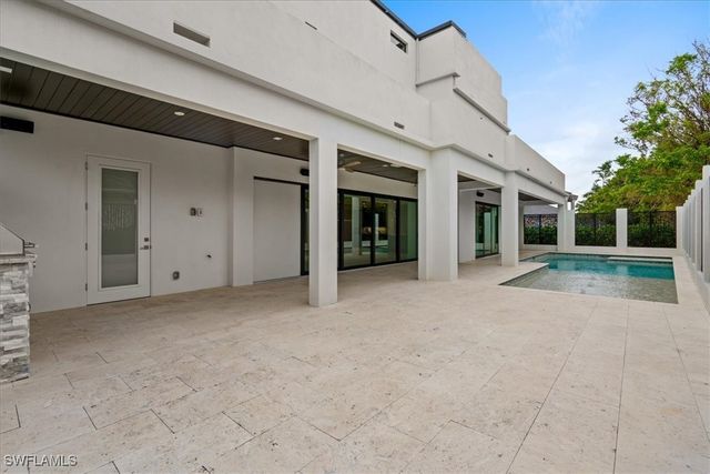 3800 Crayton RD, Naples, FL 34103