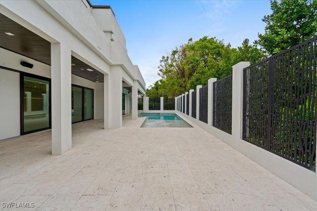 3800 Crayton RD, Naples, FL 34103