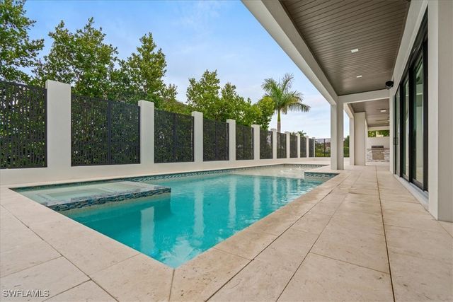 3800 Crayton RD, Naples, FL 34103