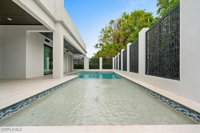 3800 Crayton RD, Naples, FL 34103