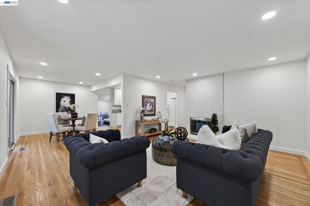 1787 Roxbury Dr, Concord, CA 94519