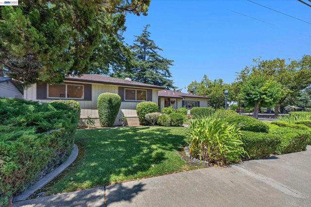 1787 Roxbury Dr, Concord, CA 94519