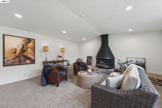 1787 Roxbury Dr, Concord, CA 94519