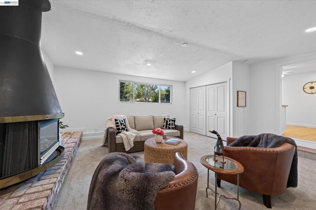 1787 Roxbury Dr, Concord, CA 94519