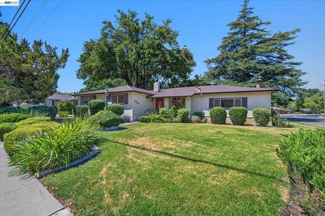 1787 Roxbury Dr, Concord, CA 94519