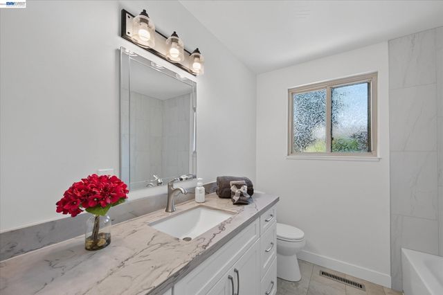 1787 Roxbury Dr, Concord, CA 94519