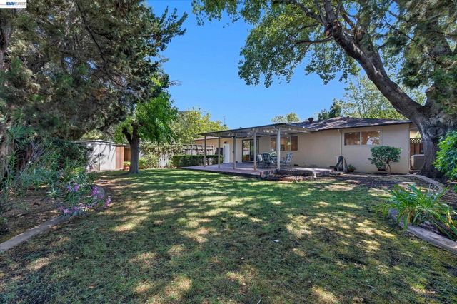 1787 Roxbury Dr, Concord, CA 94519