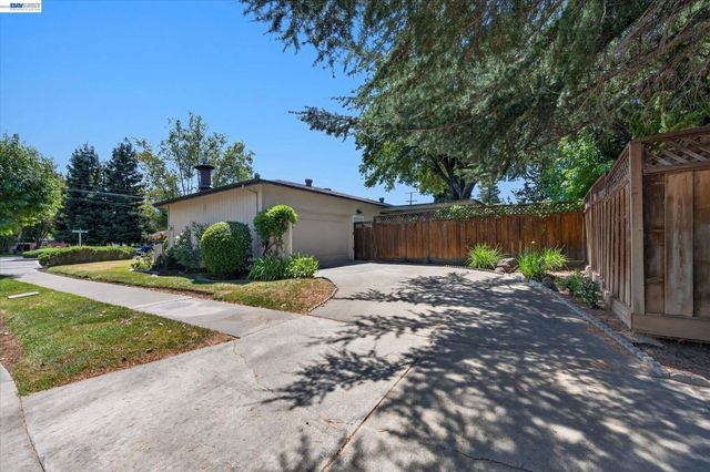 1787 Roxbury Dr, Concord, CA 94519