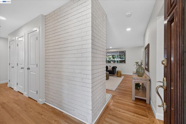 1787 Roxbury Dr, Concord, CA 94519