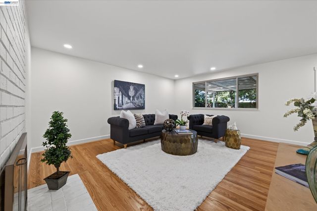 1787 Roxbury Dr, Concord, CA 94519
