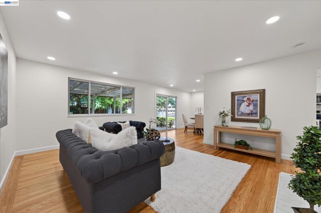 1787 Roxbury Dr, Concord, CA 94519