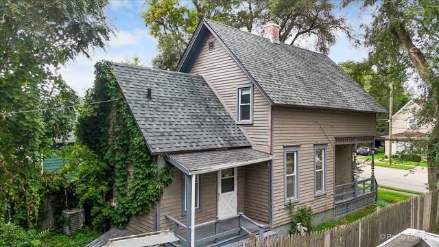 679 Villa Street, Elgin, IL 60120
