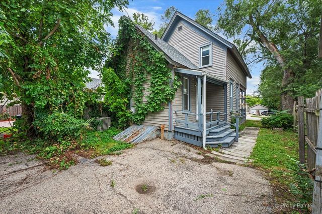 679 Villa Street, Elgin, IL 60120