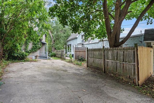 679 Villa Street, Elgin, IL 60120