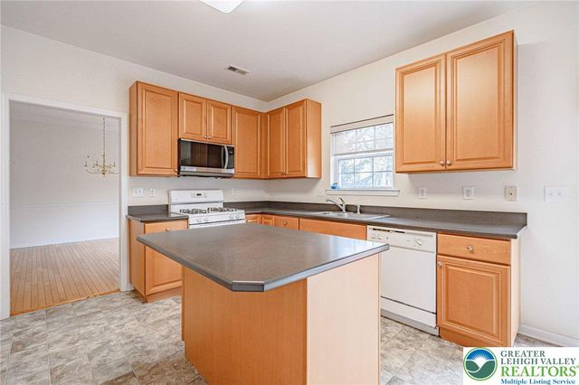 7120 Tuscany Drive, Lower Macungie Twp, PA 18062