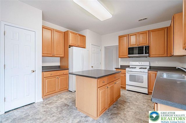 7120 Tuscany Drive, Lower Macungie Twp, PA 18062