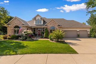 880 Hickory LANE, Hartford, WI 53027