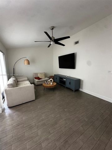 17839 NW 63rd Ct, Hialeah, FL 33015