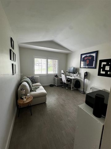 17839 NW 63rd Ct, Hialeah, FL 33015