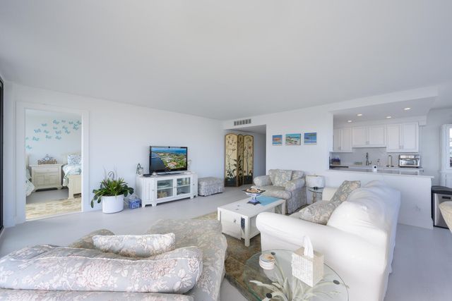 3589 S Ocean Boulevard 801, South Palm Beach, FL 33480