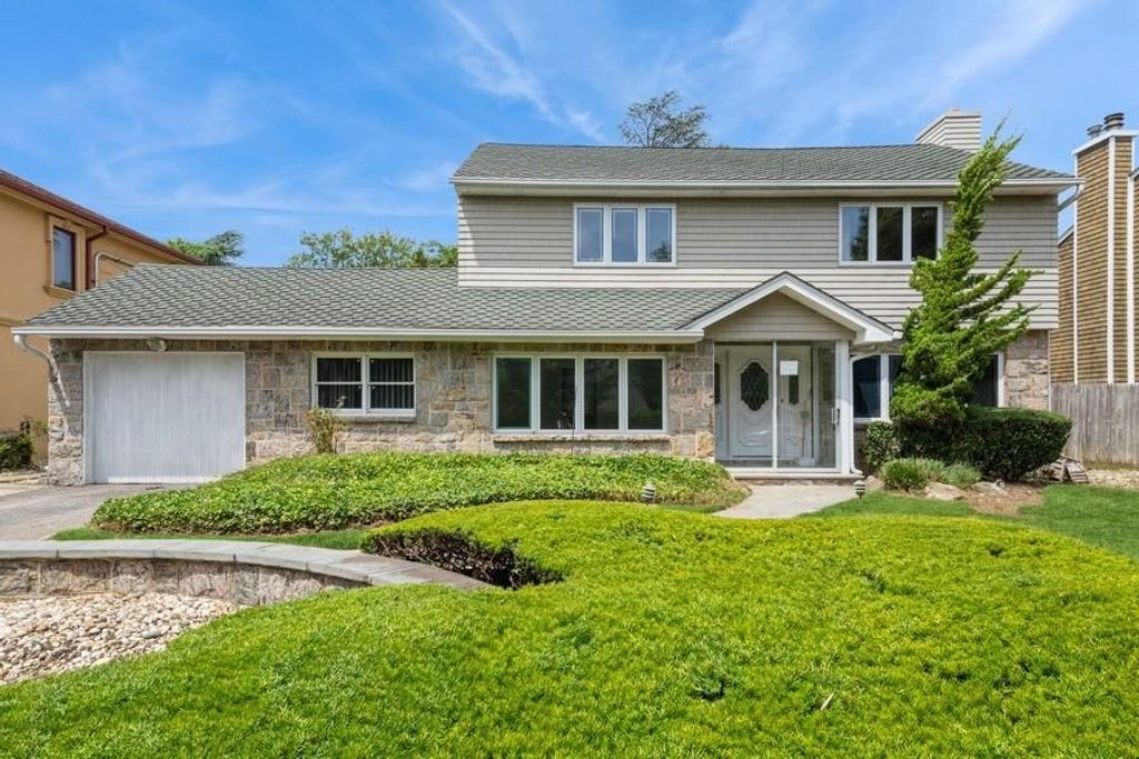 1554 Hewlett Heath Road, Hewlett, NY 11557