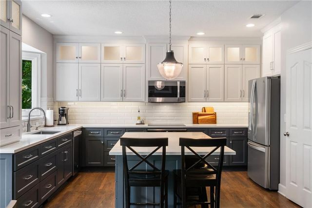 7719 W 145 Terrace, Overland Park, KS 66223