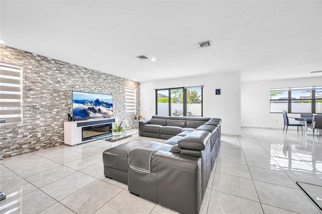 23541 SW 107th Pl, Homestead, FL 33032