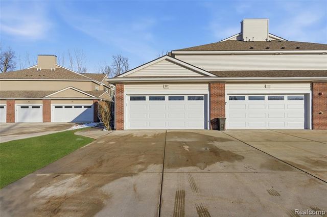 907 Watercress Lane, Fenton, MI 48430