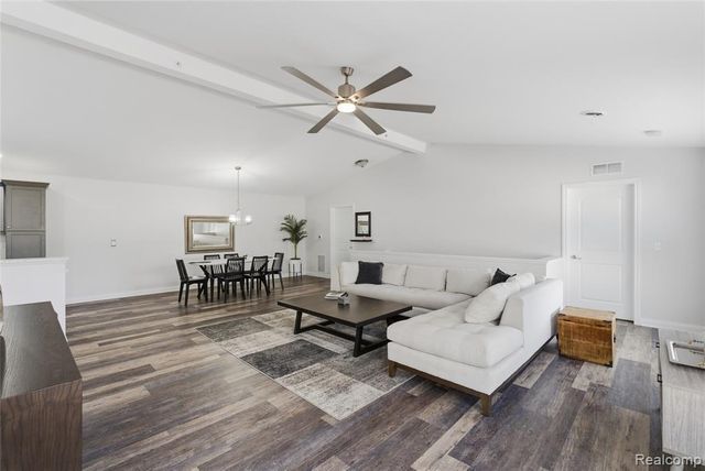 907 Watercress Lane, Fenton, MI 48430