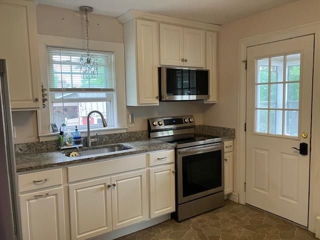 40 Desaulnier Street, Goffstown, NH 03045