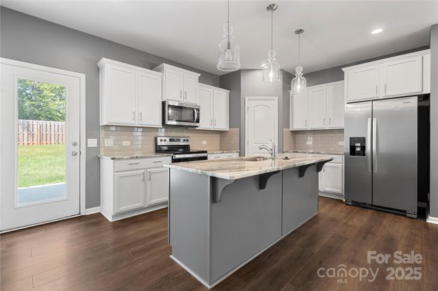 4006 Stockbrook Drive, Charlotte, NC 28215