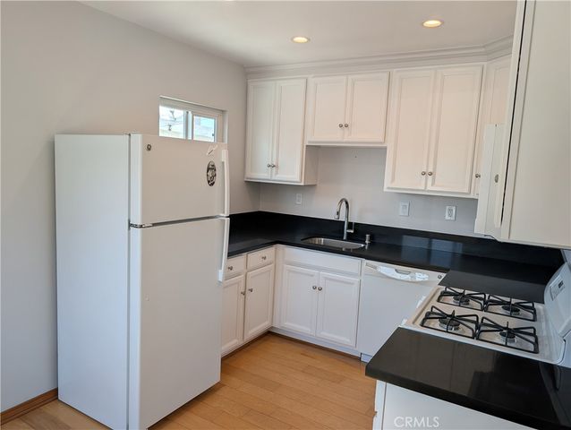 221 8th B, Seal Beach, CA 90740