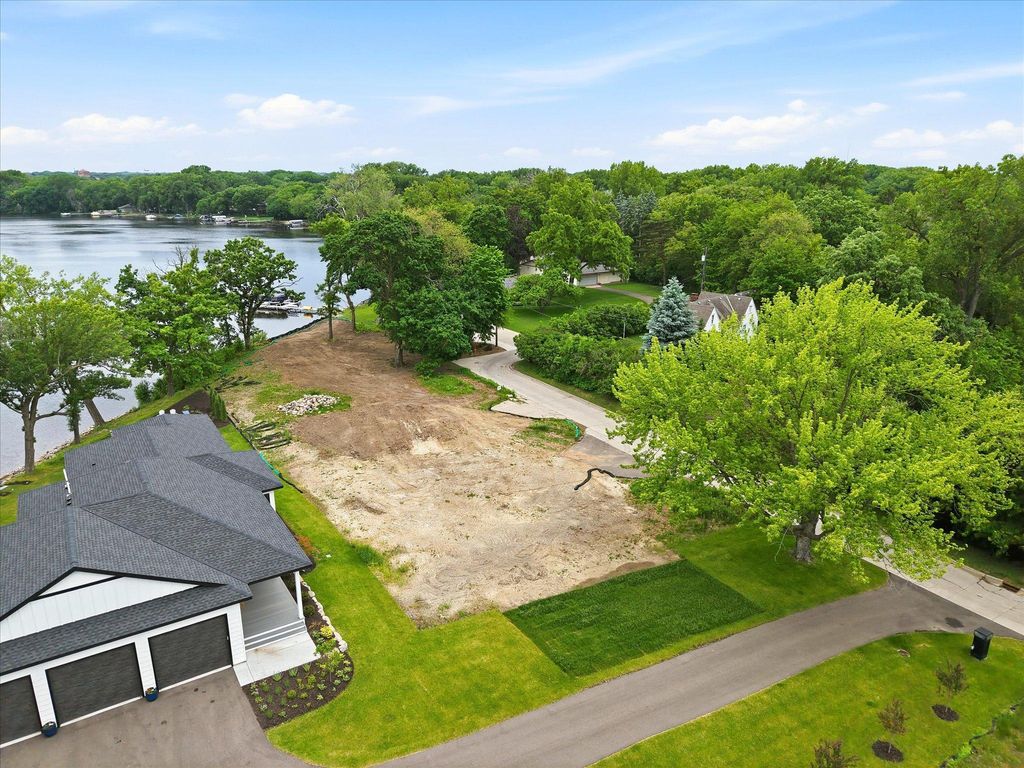 1184 Edgewater Avenue, Arden Hills, MN 55112 — photo 3