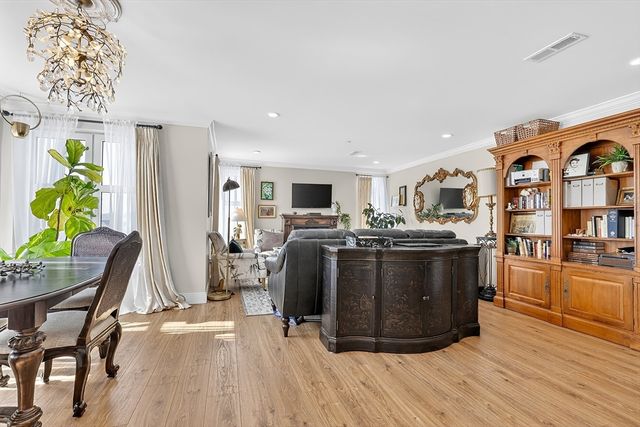 1721 Centre St 402, Boston, MA 02132