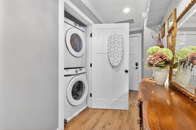 1721 Centre St 402, Boston, MA 02132