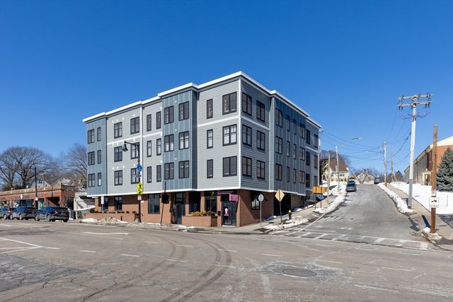 1721 Centre St 402, Boston, MA 02132