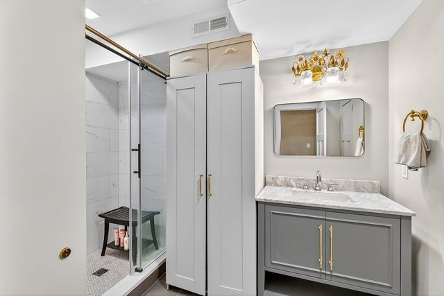 1721 Centre St 402, Boston, MA 02132