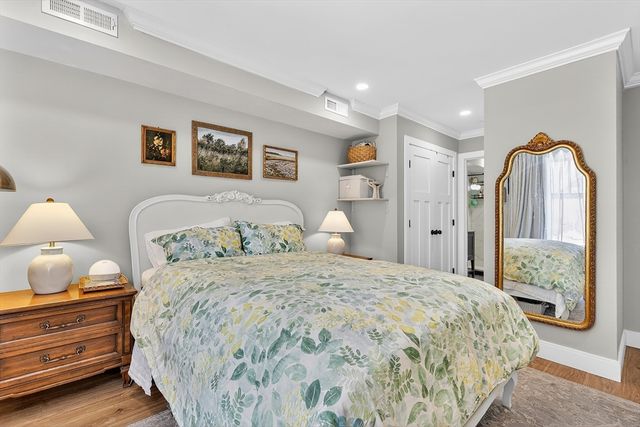 1721 Centre St 402, Boston, MA 02132