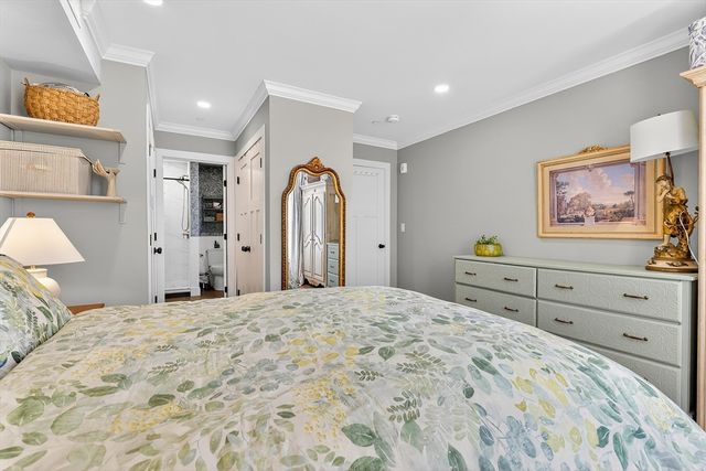 1721 Centre St 402, Boston, MA 02132