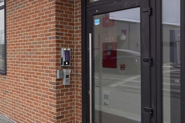 1721 Centre St 402, Boston, MA 02132