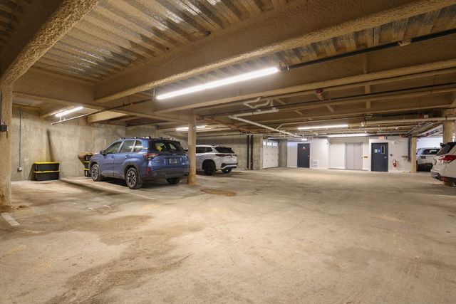 1721 Centre St 402, Boston, MA 02132