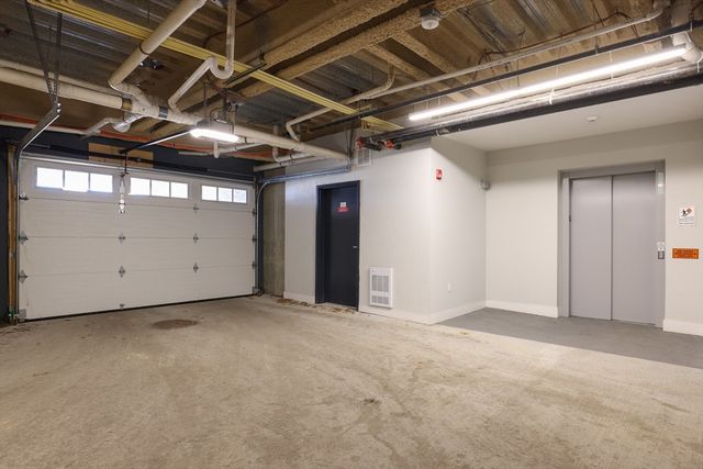 1721 Centre St 402, Boston, MA 02132