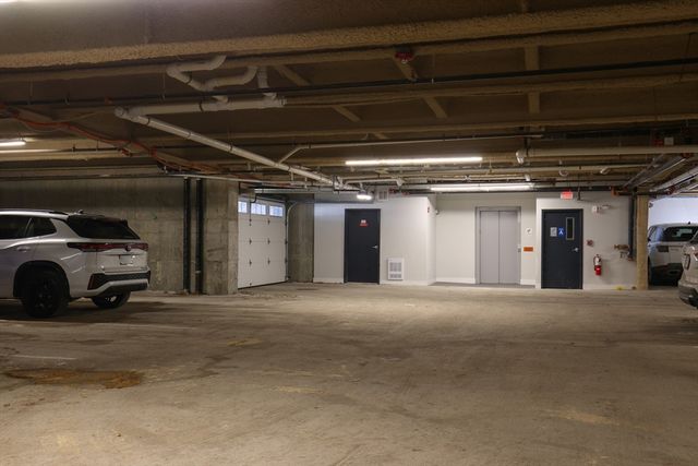 1721 Centre St 402, Boston, MA 02132