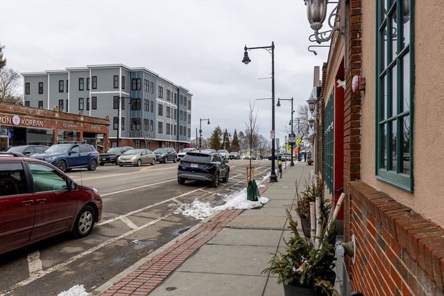 1721 Centre St 402, Boston, MA 02132