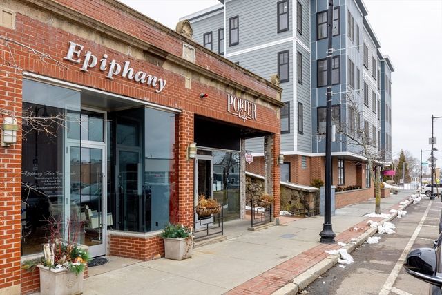 1721 Centre St 402, Boston, MA 02132