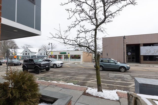 1721 Centre St 402, Boston, MA 02132