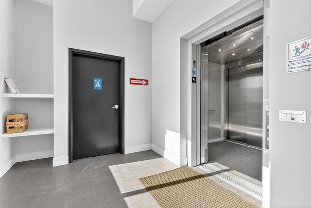 1721 Centre St 402, Boston, MA 02132